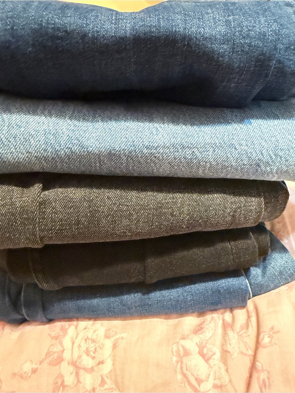 BUNDLE of 5 Jeans Zara, American Eagle, Pacsun, Abercrombie and Fitch etc.